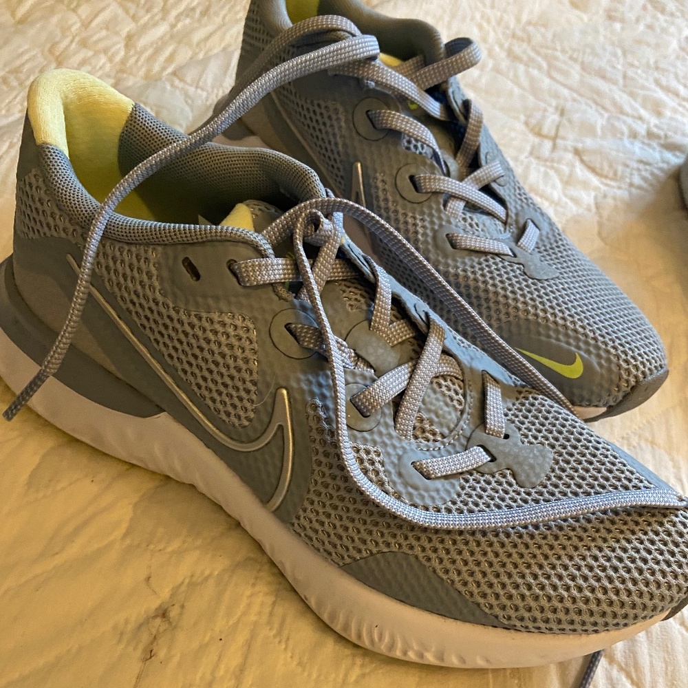 Hardly-worn Nike Women's sneakers size 7